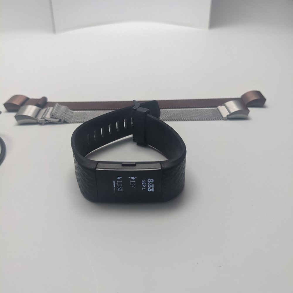 USED FITBIT CHARGE 2 HEART RATE FITNESS WRISTBAND BLACK SIZE SMALL